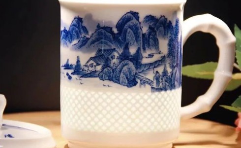 贵人送礼潜规则：一件瓷器暴露你的真实段位