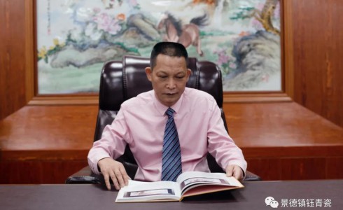 馆长介绍：赵发先生，当代陶瓷艺术发展领导者