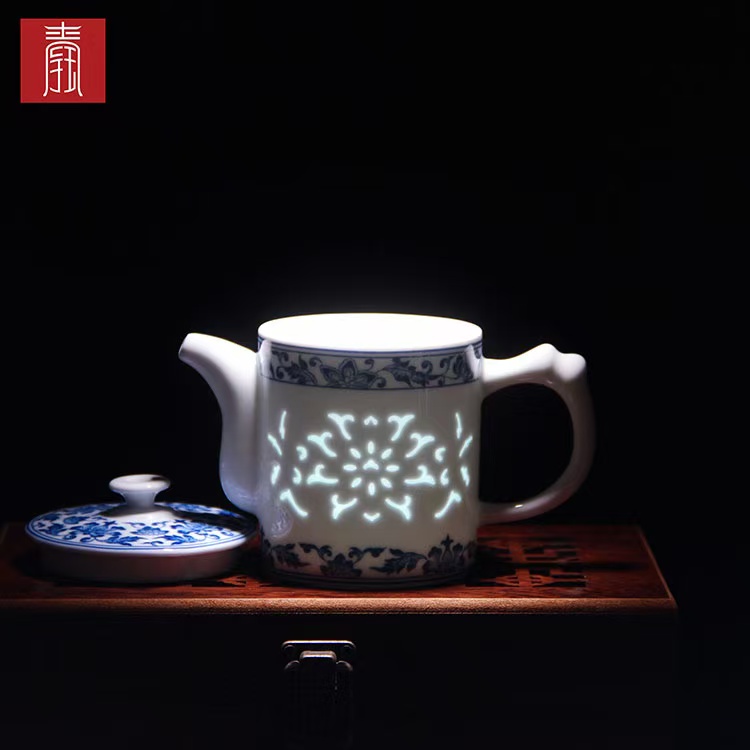 景德钰青•【青花玲珑缠枝莲纹茶器】