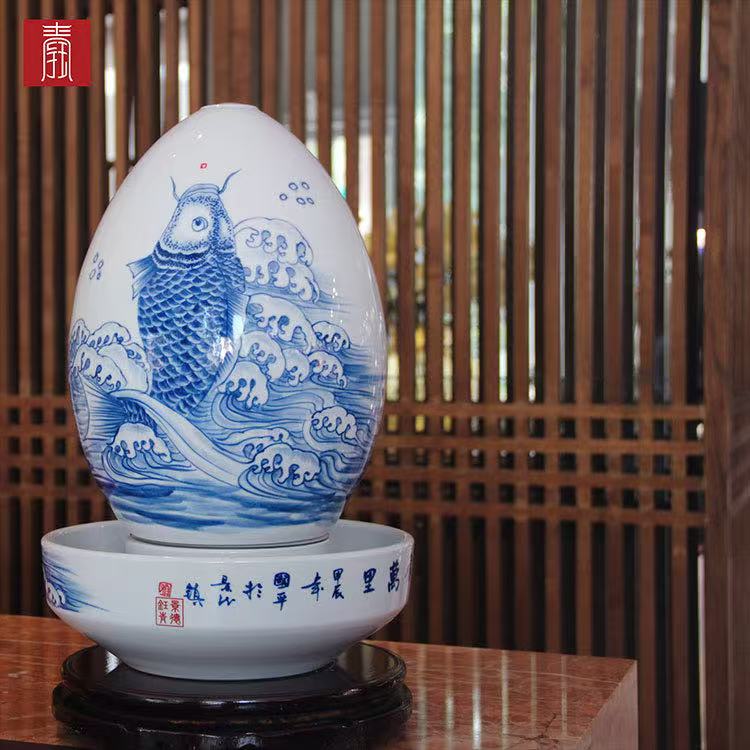 景德钰青·财源滚滚流水瓶【青花鱼化龙】