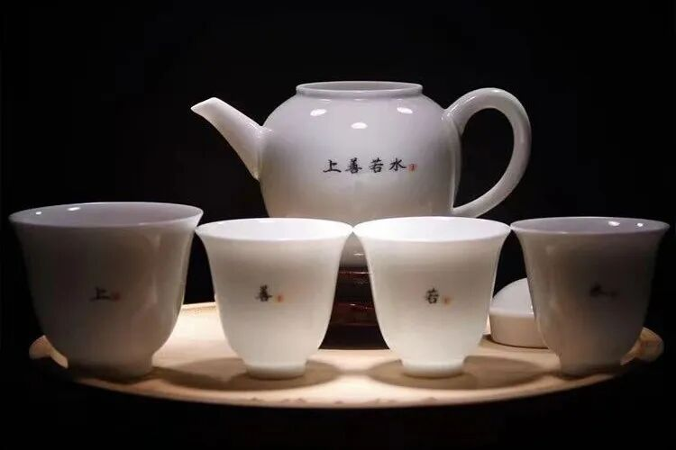 景德钰青 | 圣诞节礼品怎么选，一招搞定有面子